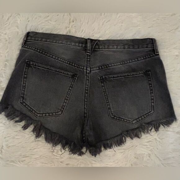 We The Free Black Jean Shorts Distressed Raw Hem - Picture 2 of 5
